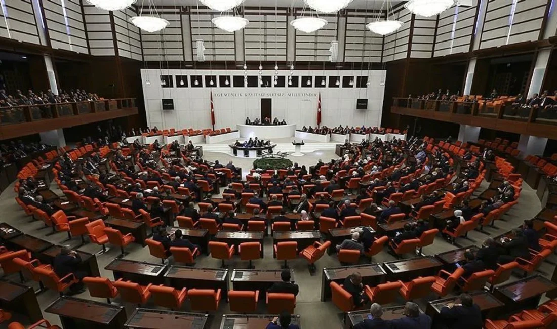 İzmir milletvekilleri 2025 karnesi açıklandı. Yazılı soru önergeleri, kanun teklifleri