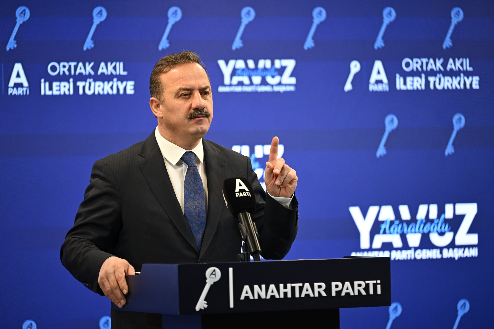 Yavuz Ağıralioğlu açıklaması gündemi sarstı. Anahtar Parti lideri, Öcalan mesajı