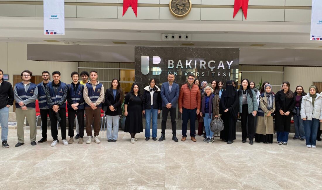 İzmir Büyükşehir Belediyesi, Bakırçay Üniversitesi öğrencileri için Tire gezisi düzenledi.