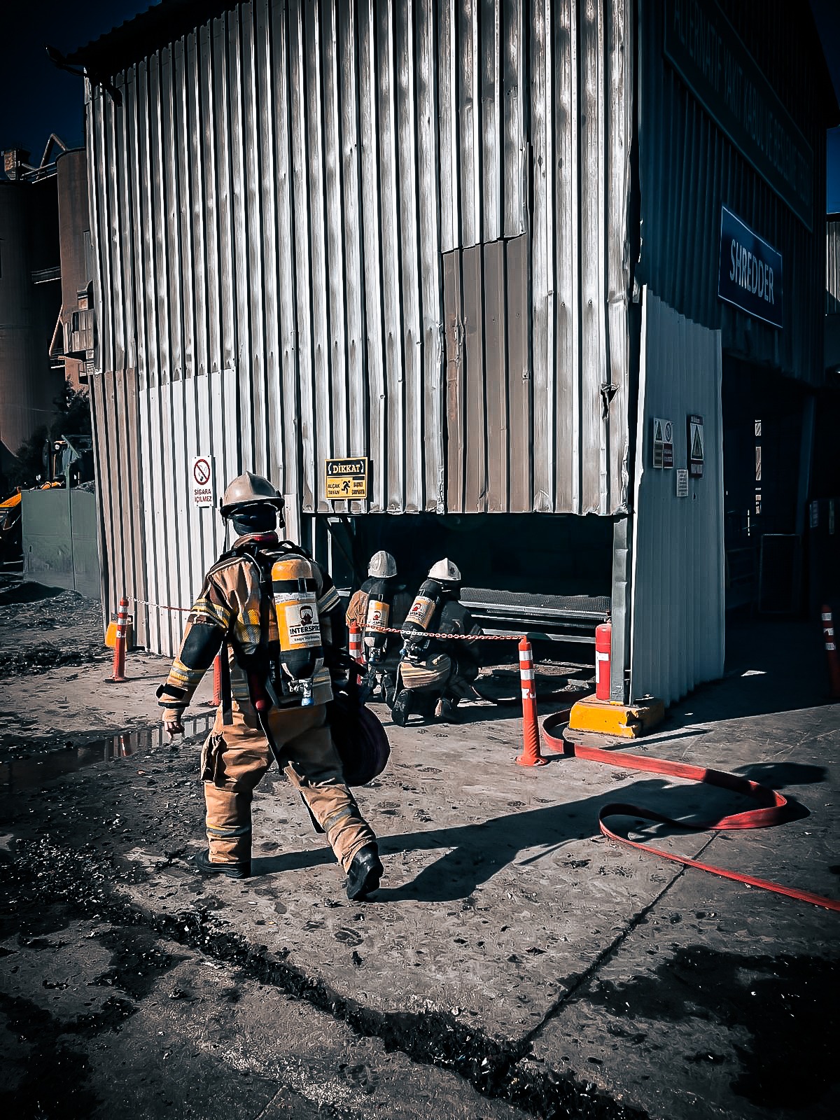 İzmir Büyükşehir İtfaiyesi, Bornova'daki Çimentaş Fabrikası'nda gerçekleşen gerçeği aratmayan tatbikatta