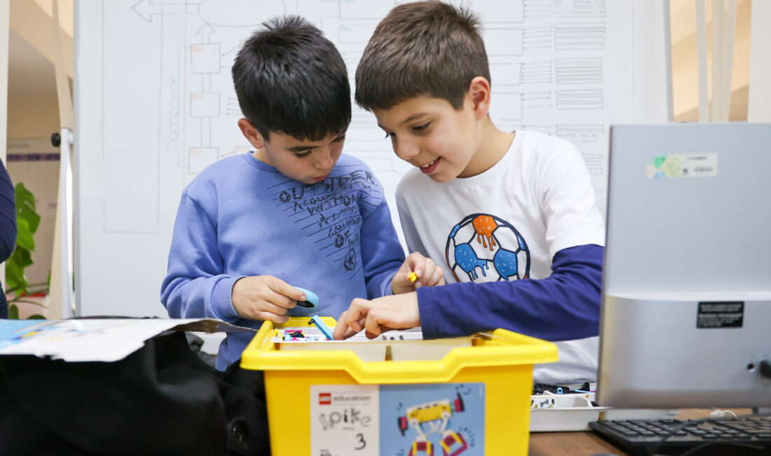 Buca Belediye Başkanı Görkem Duman, çocukları dijital çağa hazırlayan ücretsiz