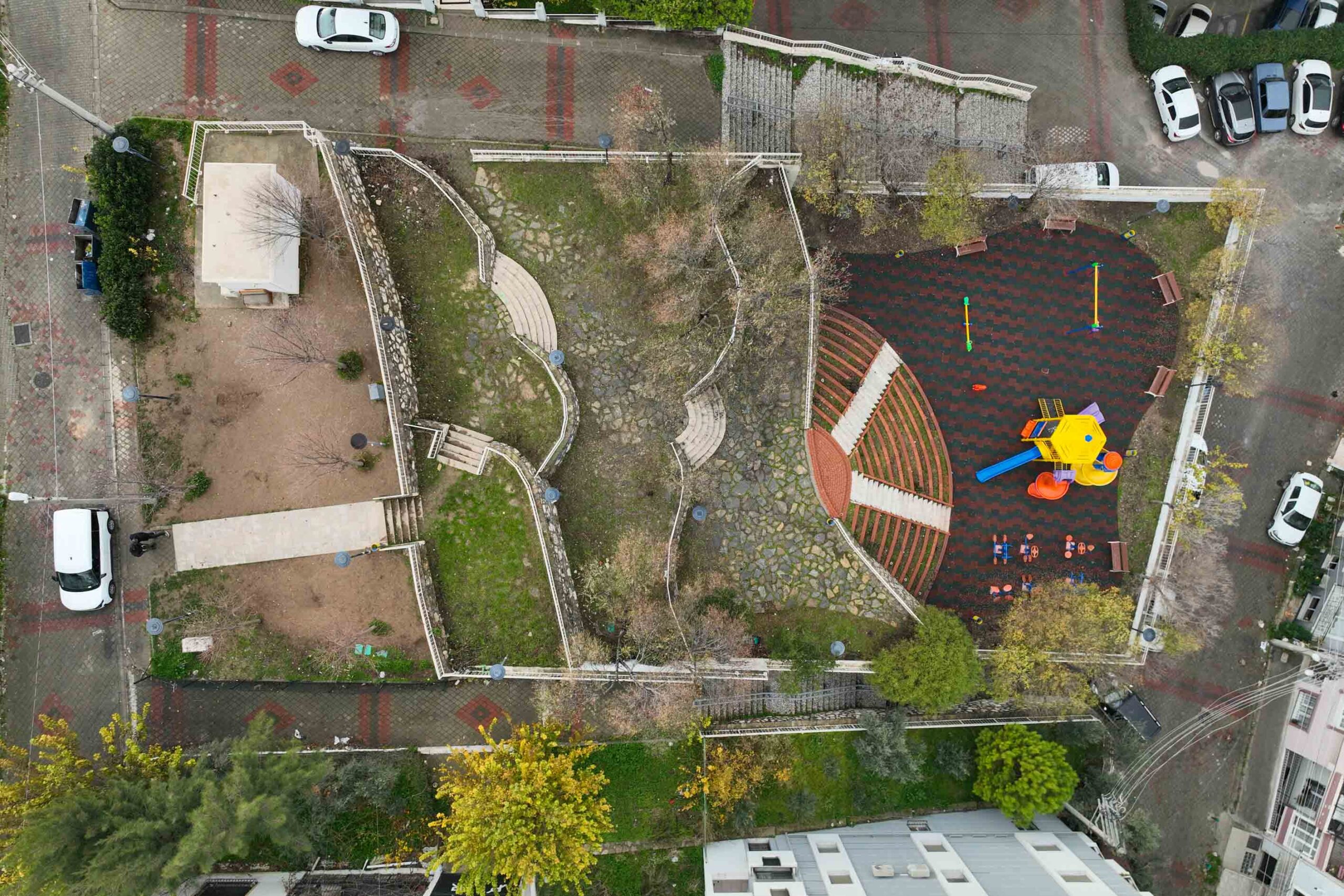 Buca Belediyesi, Yaylacık Mahallesi'ndeki "Merdivenli Park"ı modern ve güvenli hale