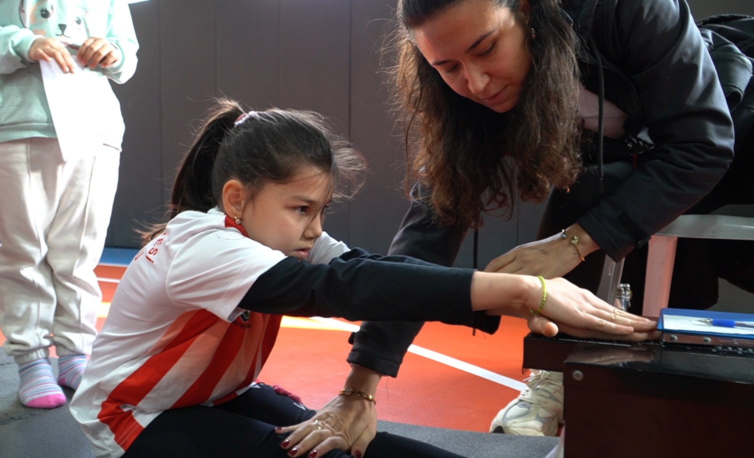 Büyükşehir’den Çocukların Spor Yeteneğini Ölçen Sportif Uygulama! İzmir Büyükşehir Belediyesi'nin ücretsiz Sportif Yetenek Ölçümü uygulaması ilçelere yayılıyor.