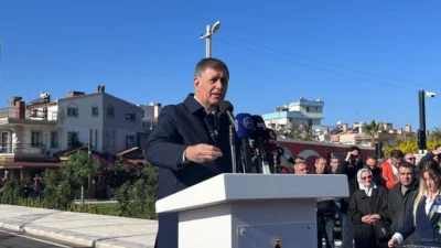 İzmir Büyükşehir Belediye Başkanı Cemil Tugay, AK Partili Ceyda Bölünmez