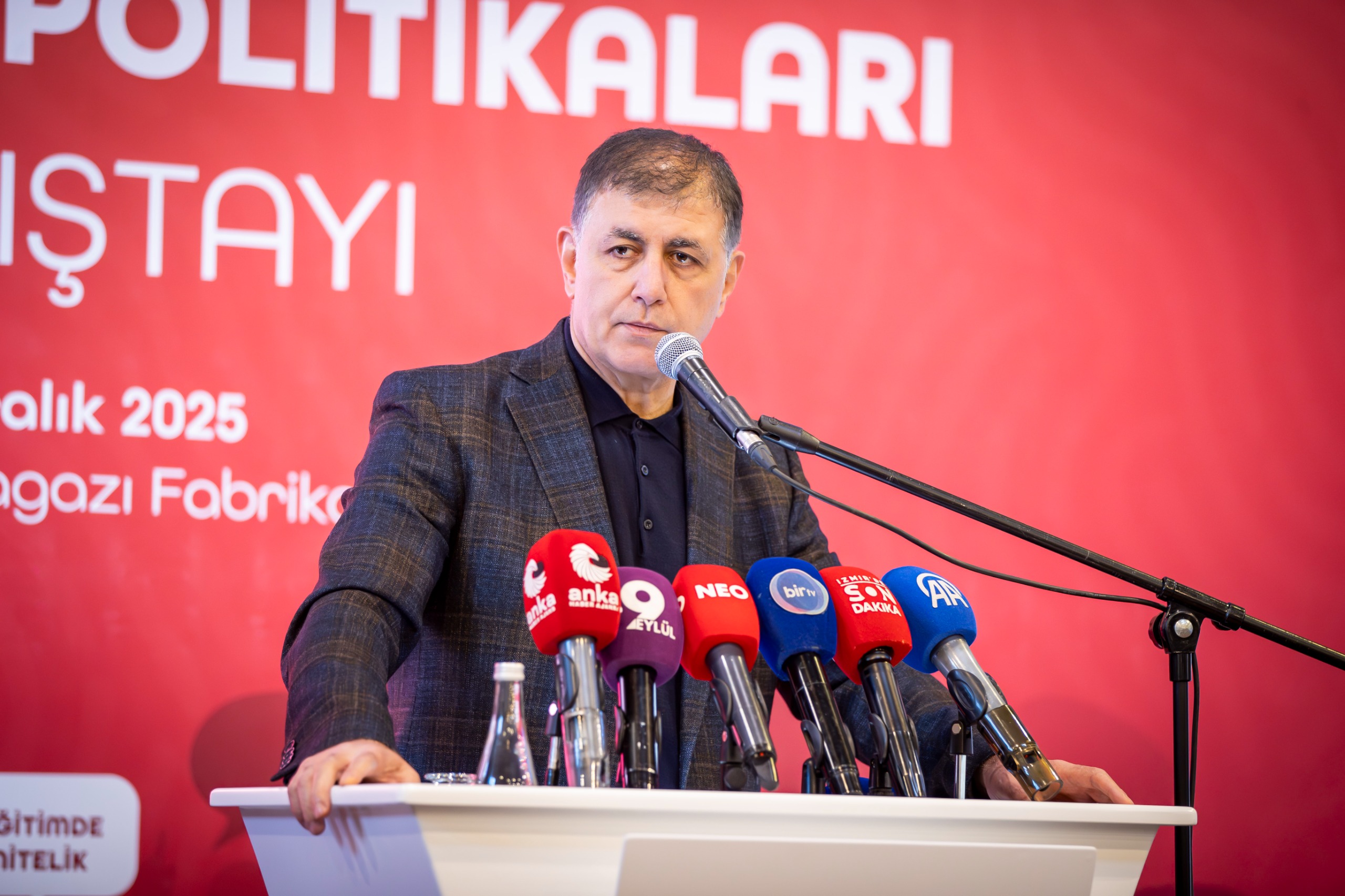 Başkan Cemil Tugay, Üniversite Politikaları Çalıştayı'nda gençlere seslendi: "Siyaset çözüm