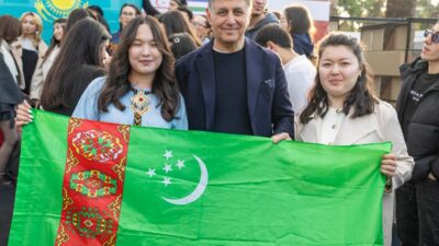 İzmir Büyükşehir Belediye Başkanı Cemil Tugay, Dünya Türk Dili Ailesi