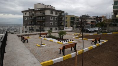 Çiğli Belediyesi, Esentepe Mahallesi'nde yol ve istinat duvarı çalışmalarını tamamladı.