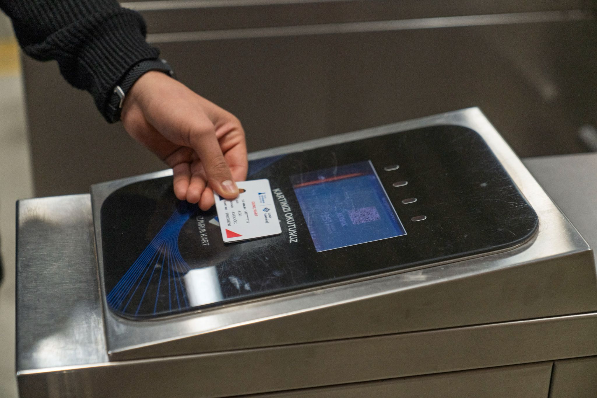 İzmir Büyükşehir Belediyesi, Genç İzmirim Kart uygulamasını başlattı! 7-26 yaş