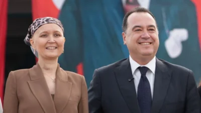 Manisa Şehzadeler Belediye Başkanı Gülşah Durbay, kolon kanseri tedavisi gördüğü