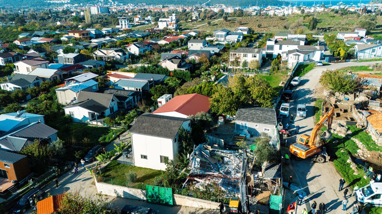 Seferihisar Belediyesi, Sığacık Karagöl Mevkii'nde Teospark Kooperatifi'ne ait 4 kaçak