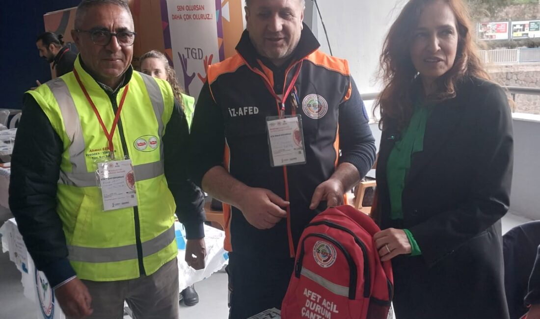 İZ-AFED, Karşıyaka #SivilFest'te afet farkındalığına dikkat çekti ve Başkan Ünsal'a