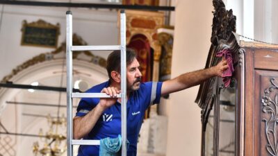 İzmir Büyükşehir Belediyesi'nin (İZBETON) ekipleri, 13 yıldır aralıksız olarak cami,