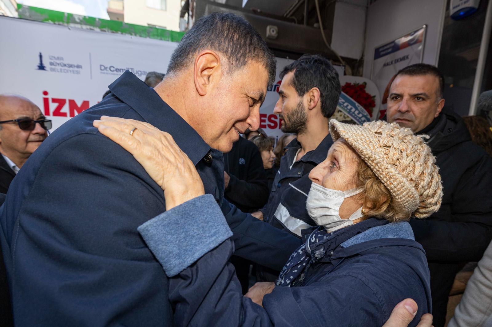 İzmir Büyükşehir Belediye Başkanı Cemil Tugay, İZMAR’ın iki yeni şubesini