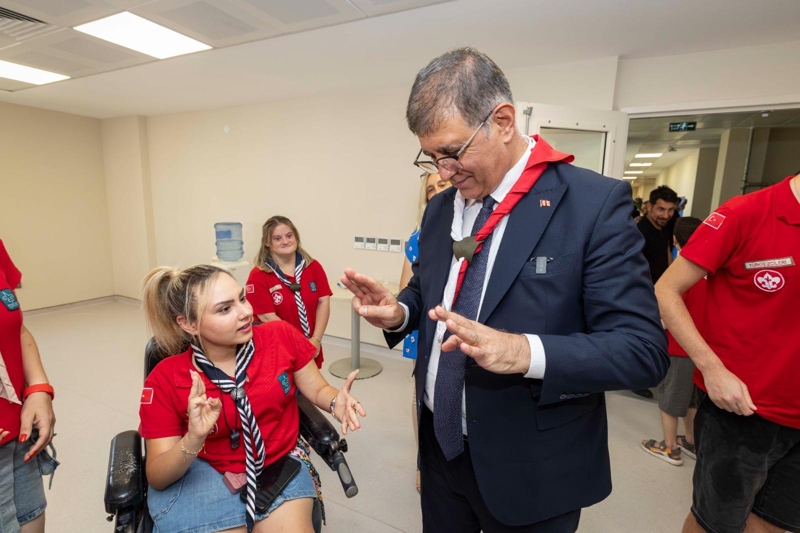 İzmir Büyükşehir Belediyesi, engelliler için istihdam, eğitim ve sosyal yaşama