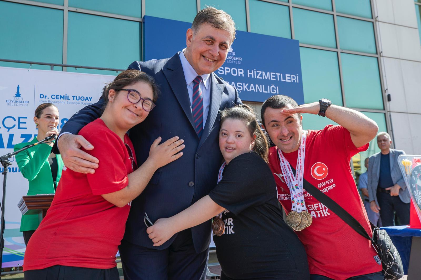 İzmir Büyükşehir Belediyesi Spor Kulübü'nün engelli sporcuları 2025'te büyük başarılara