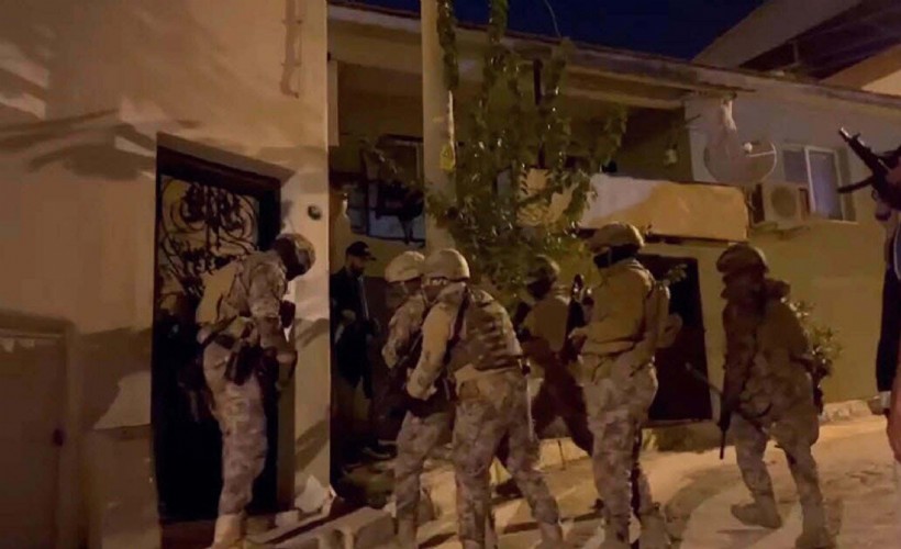 İzmir'de FETÖ'nün mahrem yapılanmasına yönelik düzenlenen eş zamanlı operasyonda 15
