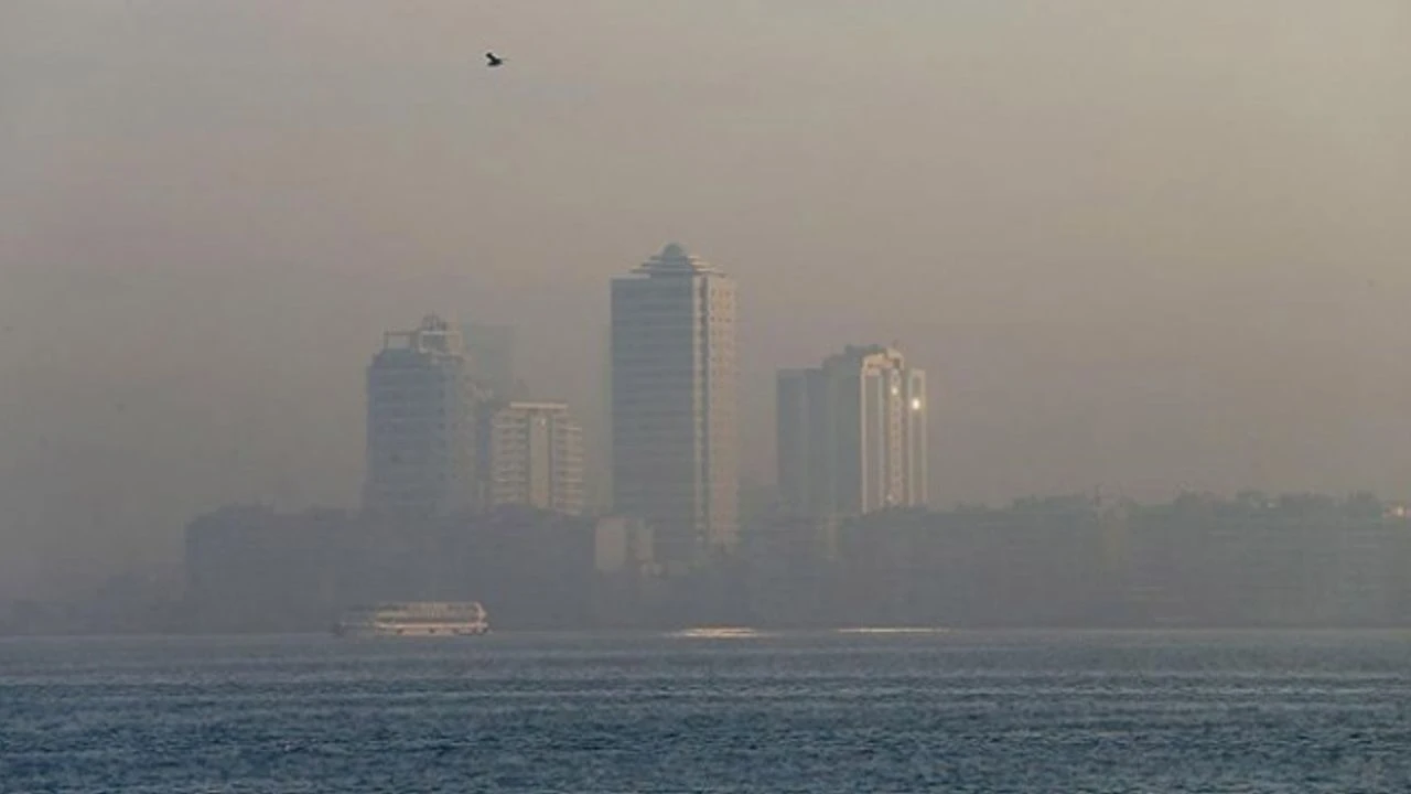 İzmir 2025 hava kalitesi raporu alarm veriyor. Karbonmonoksit kirliliği birçok