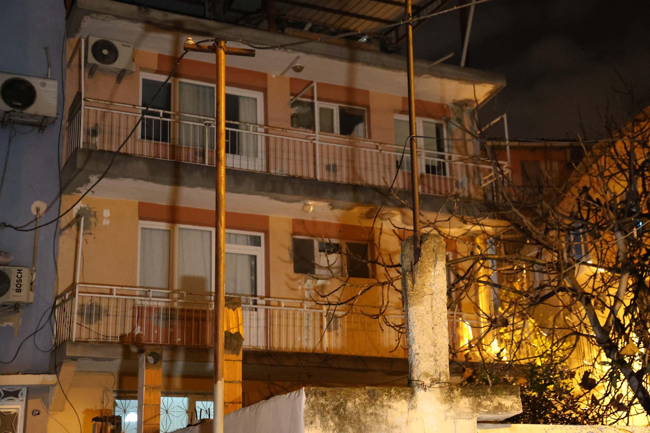 İzmir Konak'ta hırsızlık için girdikleri evde 81 yaşındaki Erdinç Kavurt'u