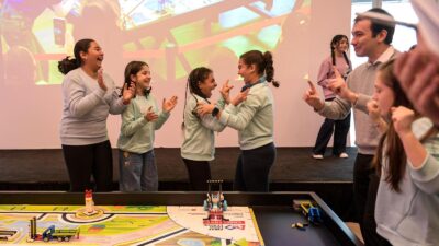 İzmir'de 75 ortaokullu kız öğrenci, 6 aylık STEAM maratonunda lojistik