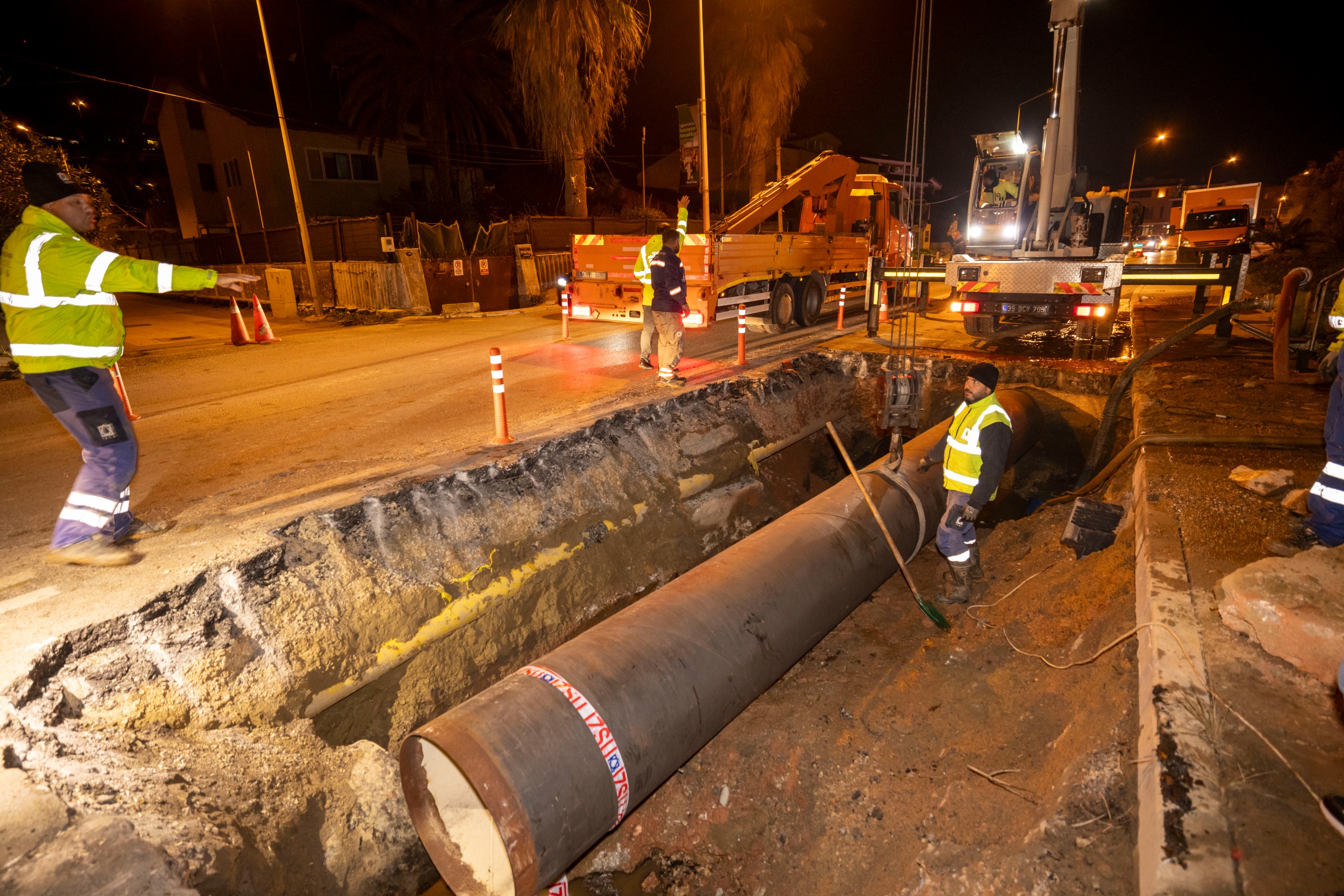 izsu-guzelbahce-narlidere-su-arizasi-giderildi-5-saat-erken