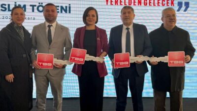 TBB tarafından Karabağlar Belediyesi'ne hibe edilen 22 tonluk dev ekskavatör,