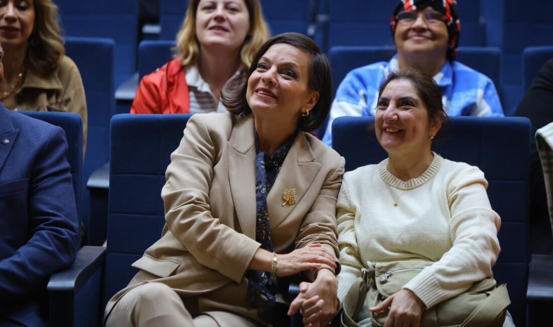 Karabağlar Belediyesi Mobilya Akademi’de, özel gereksinimli bireylerin 6 aylık eğitimi