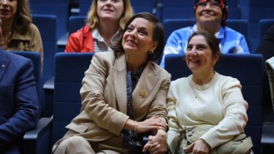 Karabağlar Belediyesi Mobilya Akademi’de, özel gereksinimli bireylerin 6 aylık eğitimi