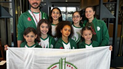 Karşıyaka Belediyesi Artistik Yüzme Takımı, Türkiye Şampiyonası'ndan madalyalarla döndü. Selin