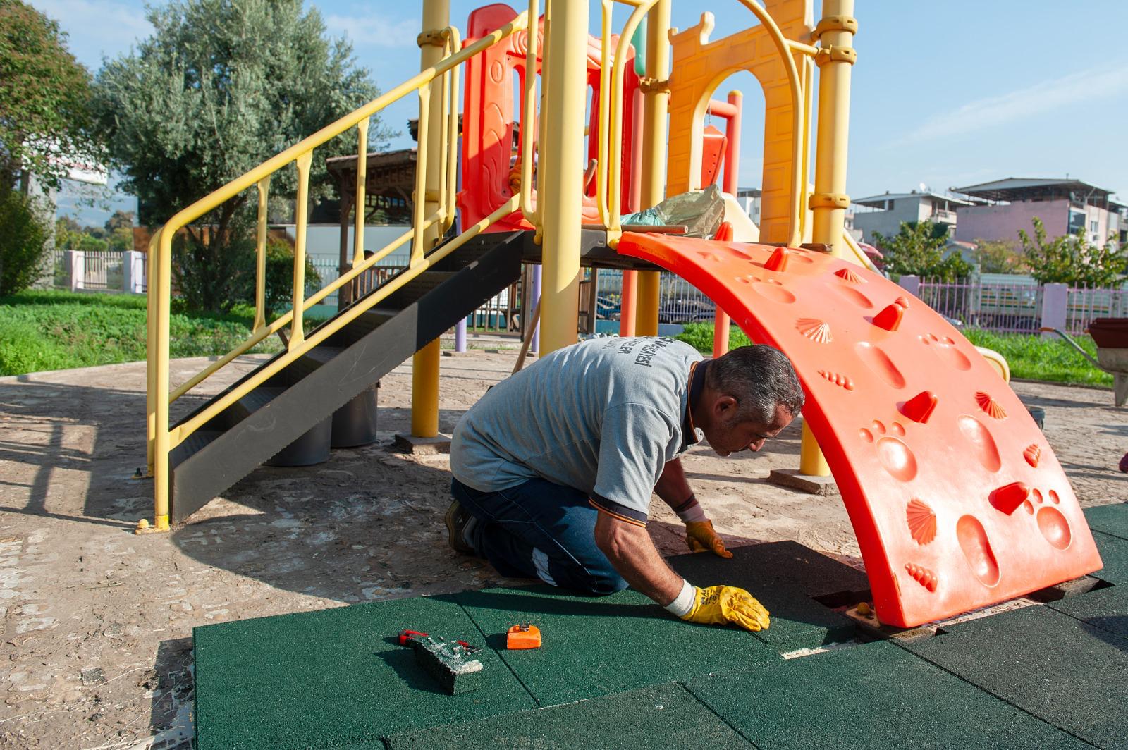 Karşıyaka Belediyesi, Başkan Yıldız Ünsal'ın talimatıyla kentteki parkları tek tek