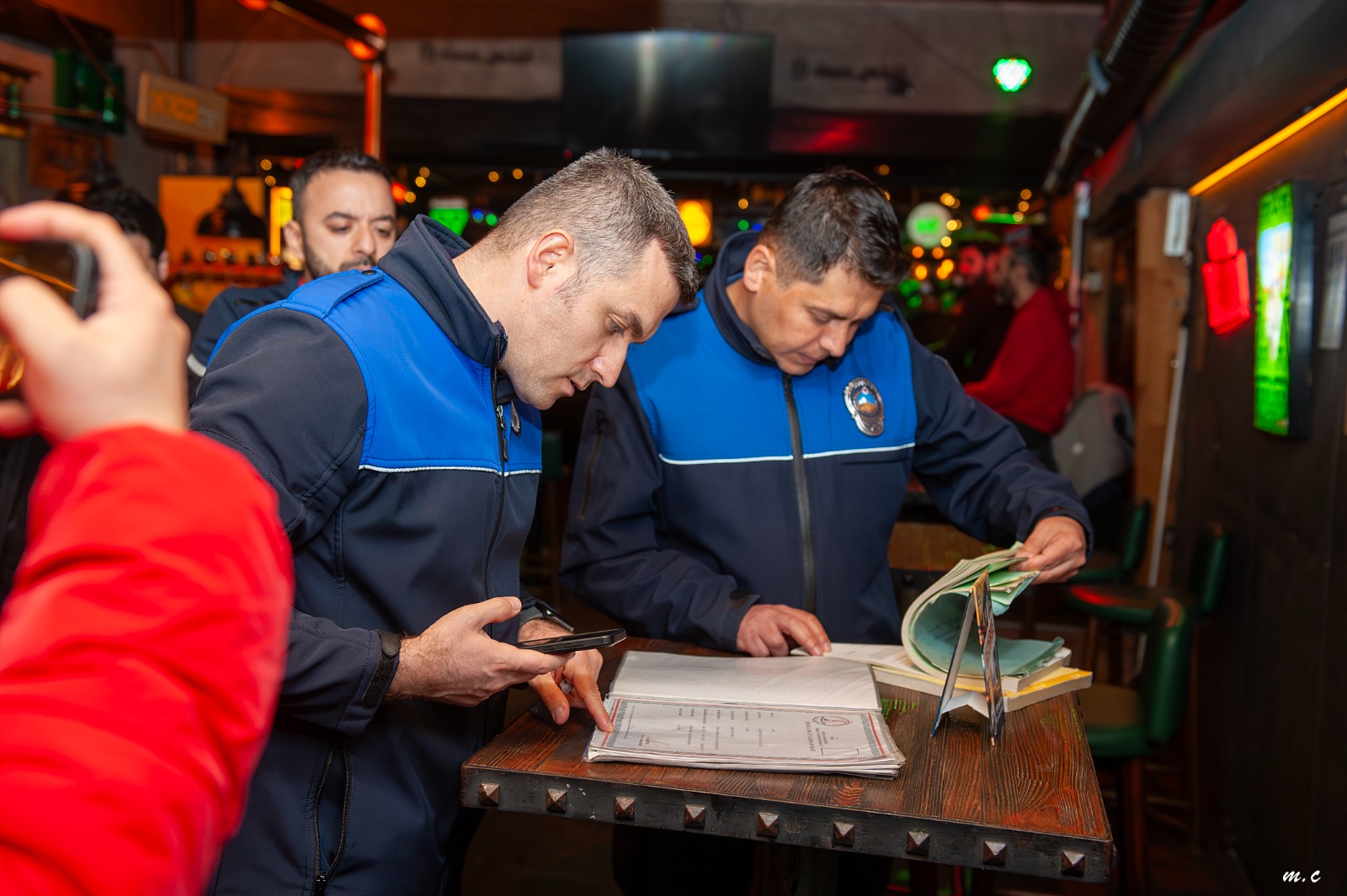 Karşıyaka'da yılbaşı öncesi 250 restoran ve eğlence merkezi denetlendi. Sahte