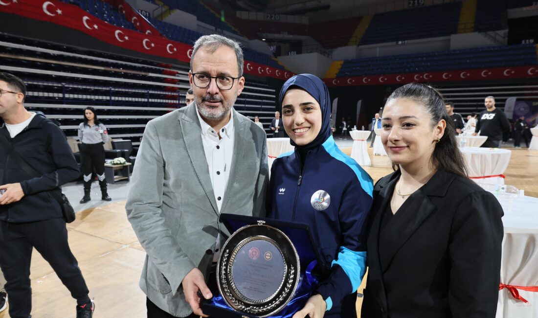 Önceki Gençlik ve Spor Bakanı Dr. Mehmet Kasapoğlu, İzmir'deki Sporun