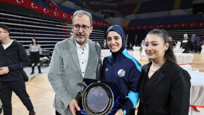 Önceki Gençlik ve Spor Bakanı Dr. Mehmet Kasapoğlu, İzmir'deki Sporun