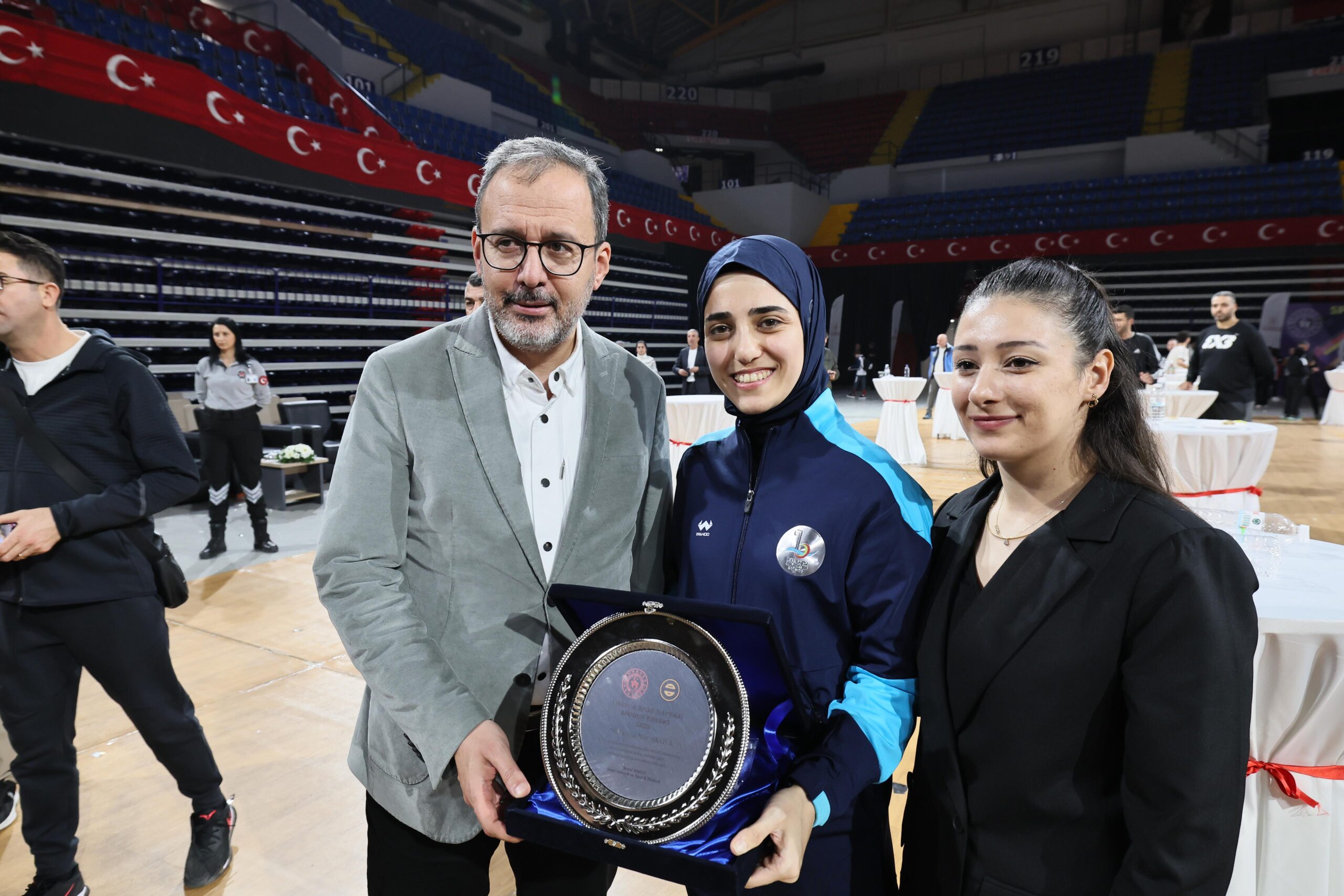 Önceki Gençlik ve Spor Bakanı Dr. Mehmet Kasapoğlu, İzmir'deki Sporun