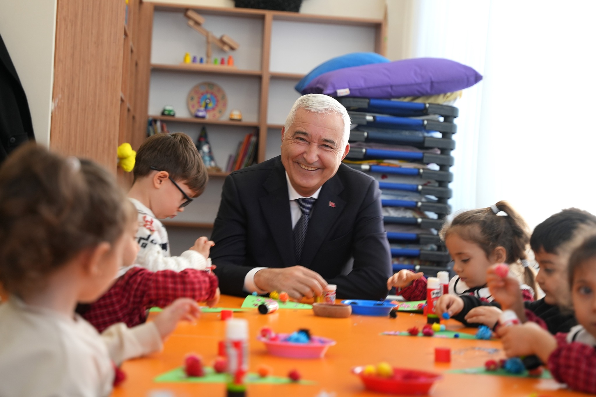 Kemalpaşa Belediye Başkanı Mehmet Türkmen, belediye bünyesindeki 5 gündüz bakımevini