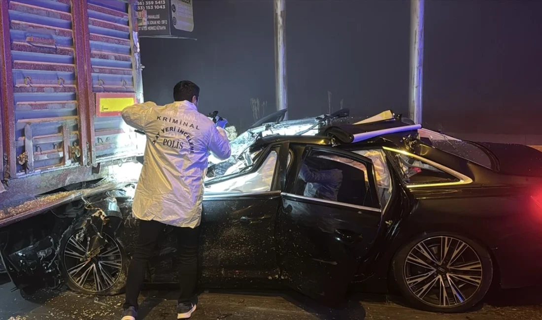 Kütahya-Tavşanlı çevre yolunda, Veli Yücel idaresindeki otomobilin küspe yüklü bir