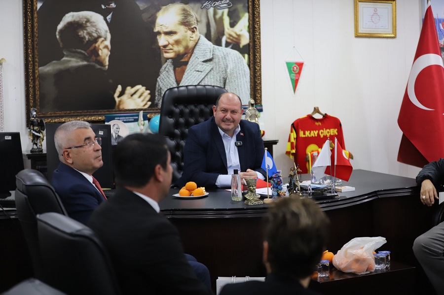 Dört Bir Yandan Muhtarlar Menderes’te Buluştu! İlkay Çiçek’e Sürpriz Ziyaret! Türkiye'nin dört bir yanından gelen muhtarlar, Menderes Belediyesi ev sahipliğinde