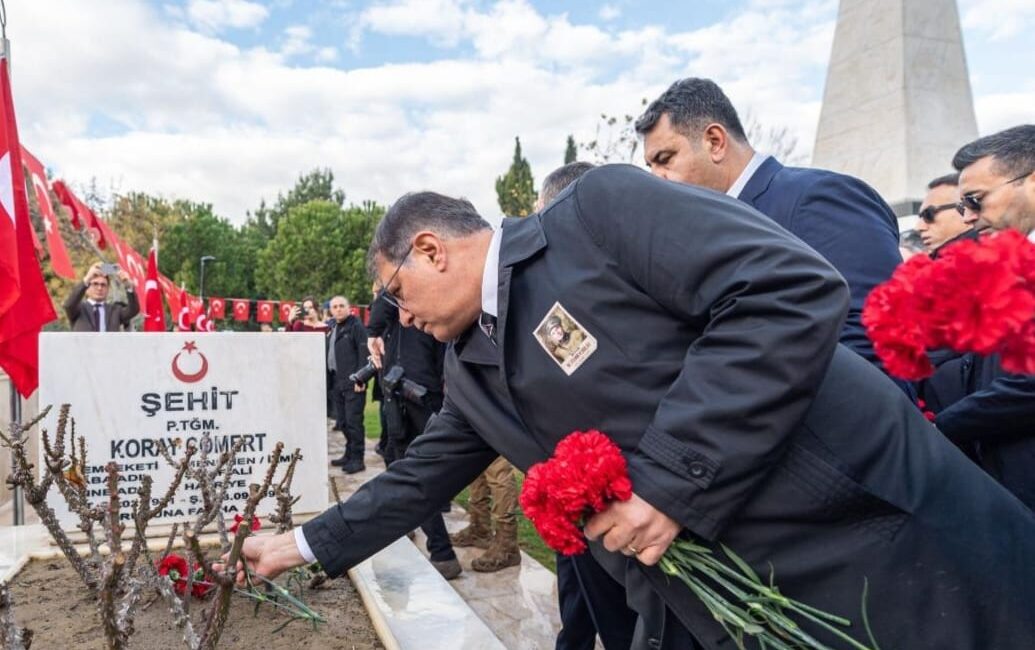 İzmir, devrim şehitleri Asteğmen Kubilay, Bekçi Hasan ve Bekçi Şevki’yi