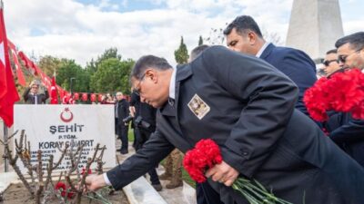 İzmir, devrim şehitleri Asteğmen Kubilay, Bekçi Hasan ve Bekçi Şevki’yi