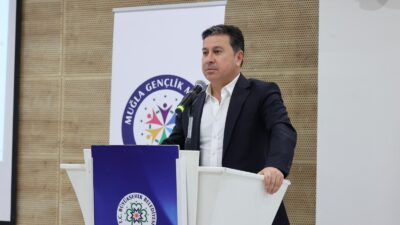 Muğla Büyükşehir Belediye Başkanı Ahmet Aras, Gençlik Meclisi buluşmasında MSKÜ