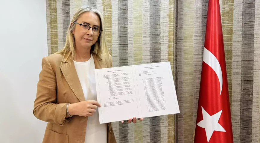 Tugay’ın ‘Kredi Engeli’ Çıkışına Çankırı’dan Net Yanıt: “Önce Borçlar Kapanacak” AK Parti İzmir Milletvekili Çankırı, Tugay'ın "kredi engeli" çıkışına yanıt