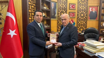 CHP'li Ahmet Özer, MHP Genel Başkanı Devlet Bahçeli'yi ziyaret etti