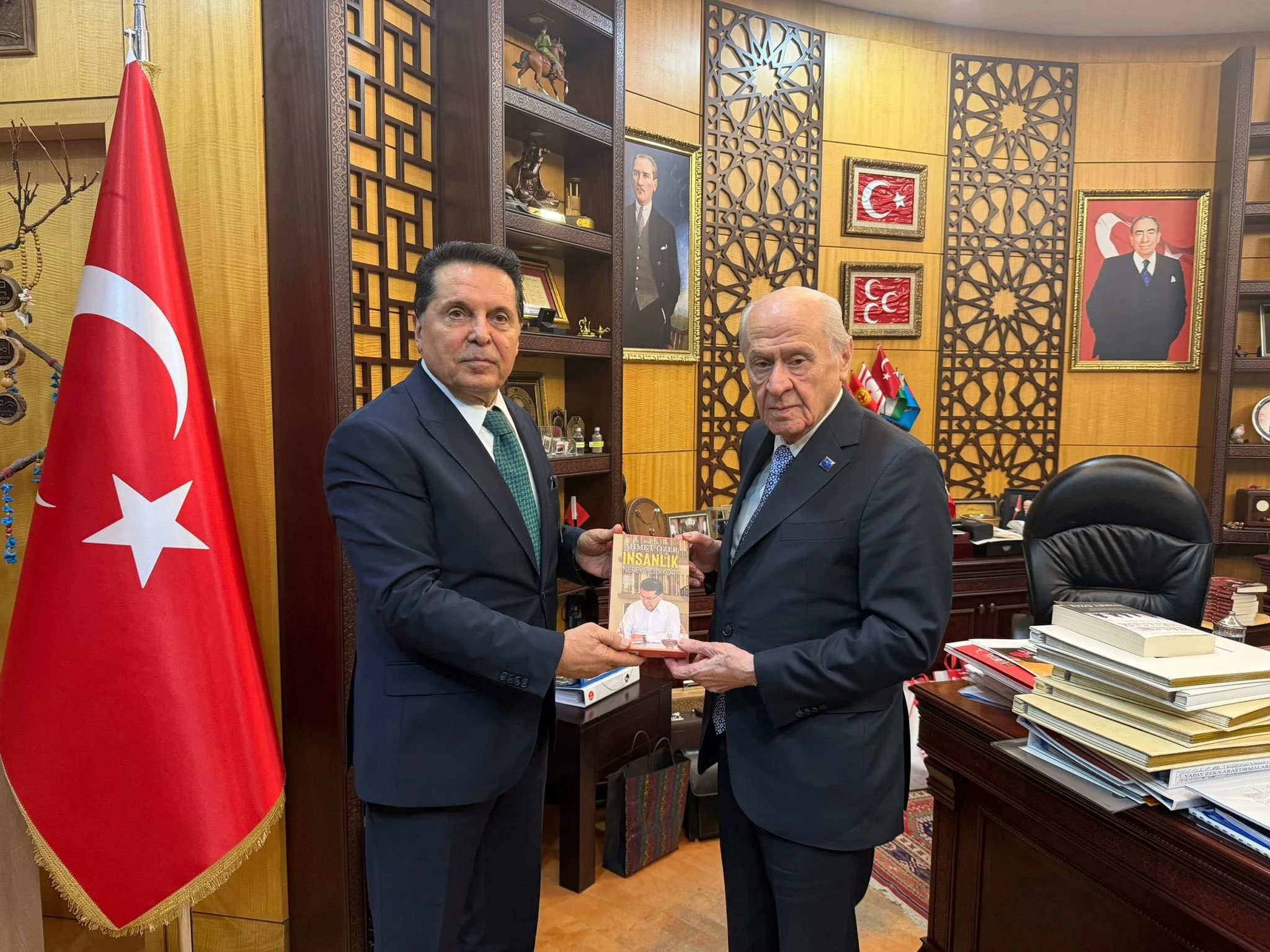 CHP'li Ahmet Özer, MHP Genel Başkanı Devlet Bahçeli'yi ziyaret etti