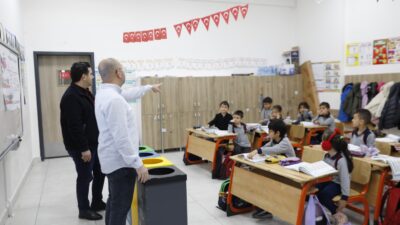 Seferihisar Belediyesi okullarda verdiği sıfır atık eğitimleriyle çevre bilincini erken