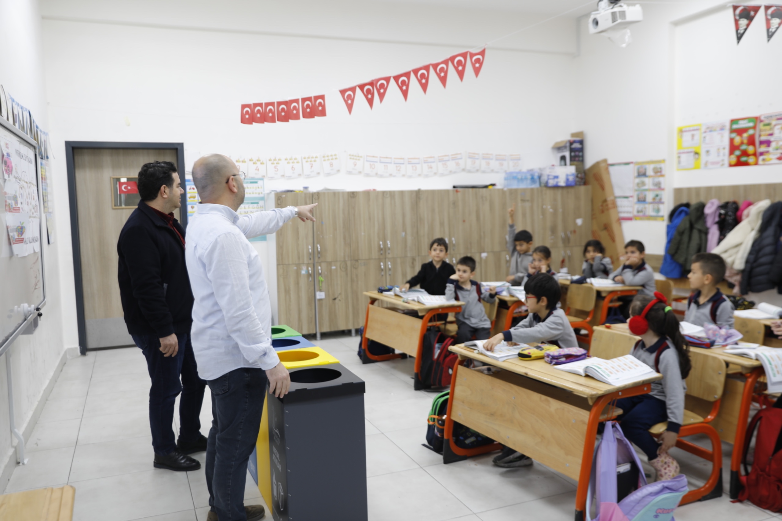Seferihisar Belediyesi okullarda verdiği sıfır atık eğitimleriyle çevre bilincini erken