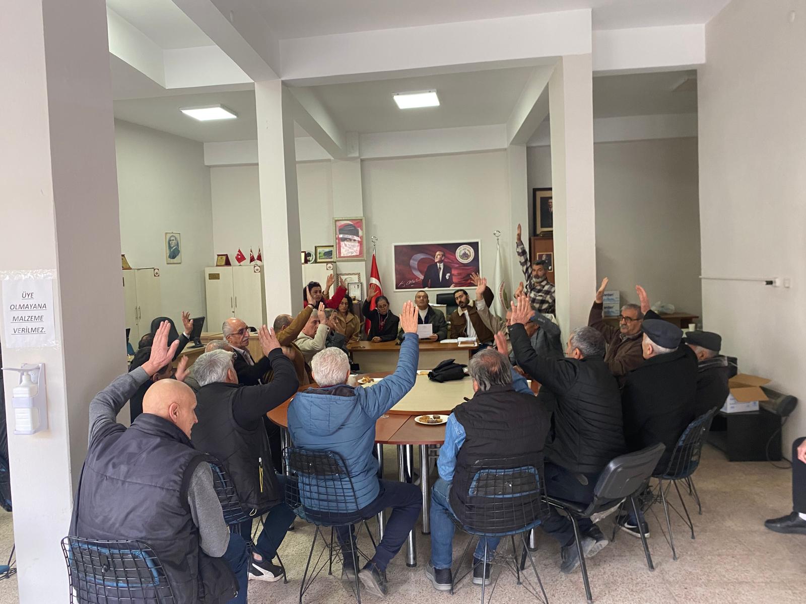 İzmir'de Kars Selim Mollamustafa Köyü Derneği'nin genel kurulunda Seringül Kurşun