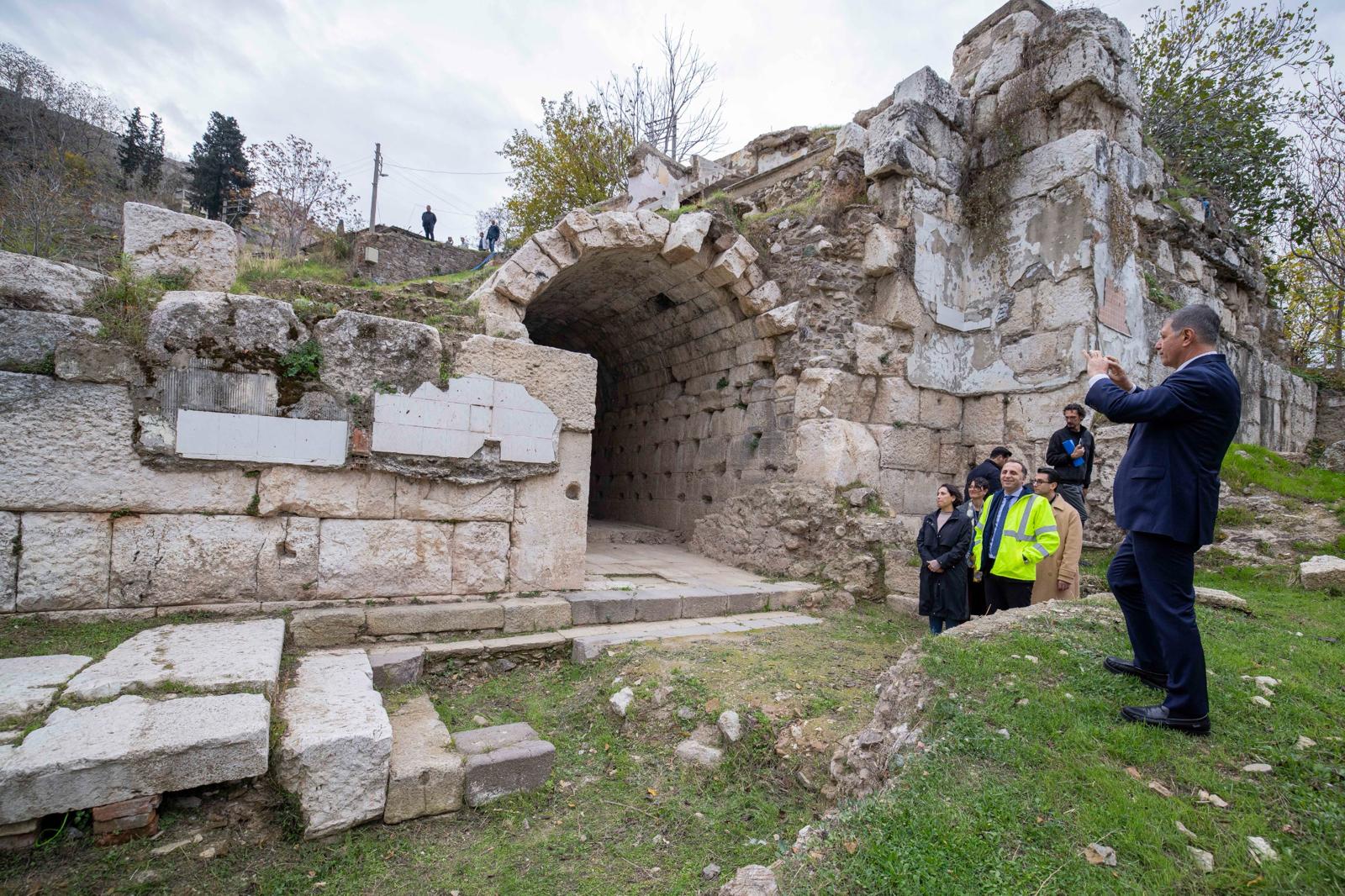 İzmir Büyükşehir Belediyesi, Smyrna Antik Kenti kazılarına 34,5 milyon TL