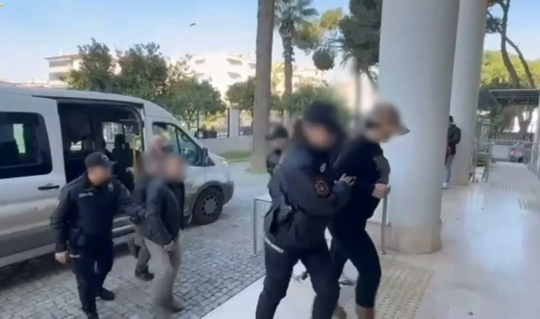 Torbalı’da uyuşturucuya ağır darbe: 18 sokak satıcısı tutuklandı! İzmir Torbalı'da 3 aylık teknik takibin ardından düzenlenen narkotik operasyonunda