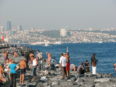 TÜİK Raporu İzmir’i Zirveye Taşıdı! Kişi Başı Gelirde Şok Artış TÜİK'in 2024 GSYH raporuna göre, Türkiye’nin üçüncü büyük ekonomisi İzmir’de