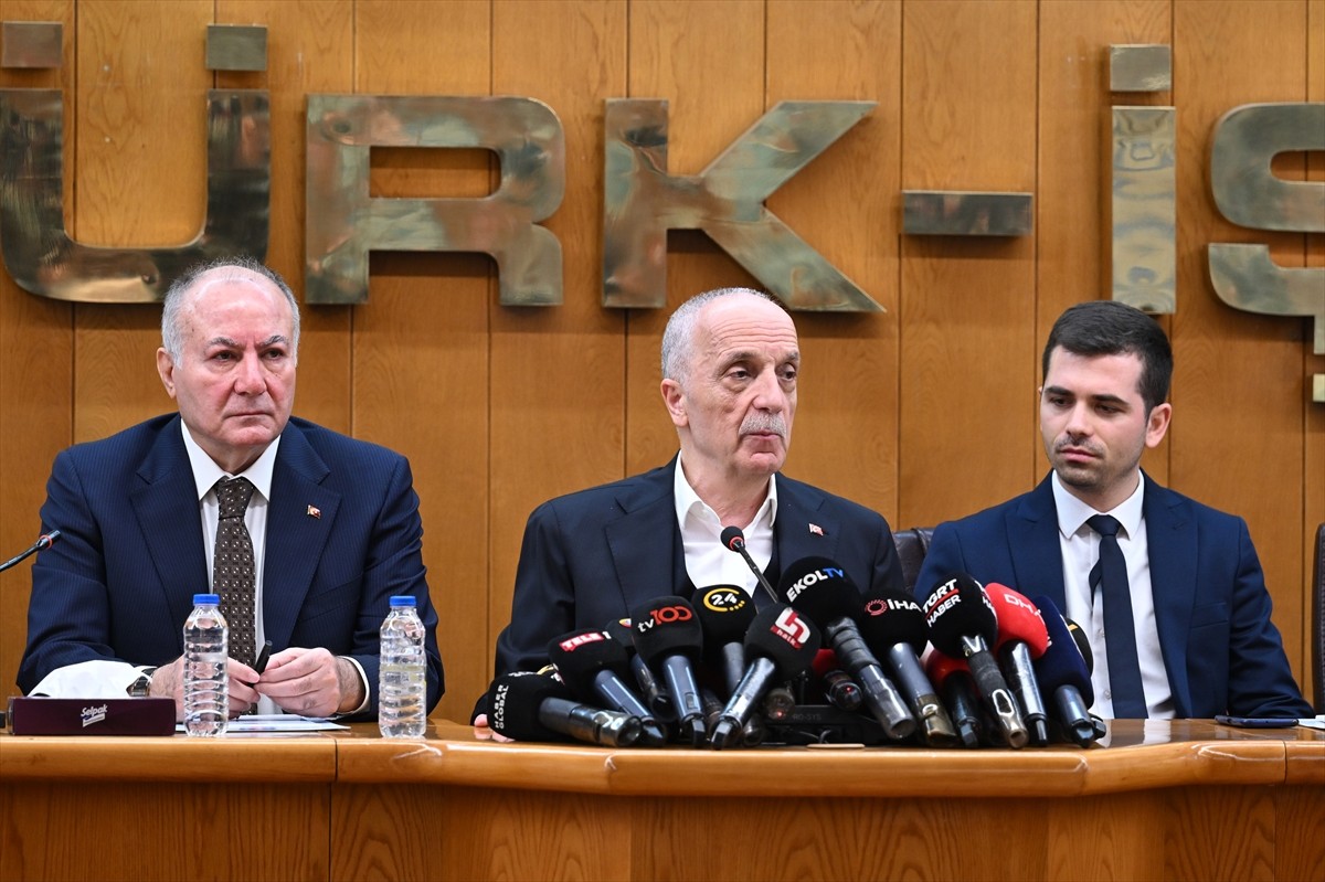 Türk-İş, Asgari Ücret Tespit Komisyonu'na katılmayarak taleplerini Bakan Işıkhan'a kapalı