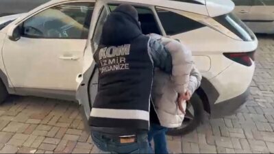 İzmir'de düzenlenen silah kaçakçılığı operasyonunda 67 seri atar tabanca ve